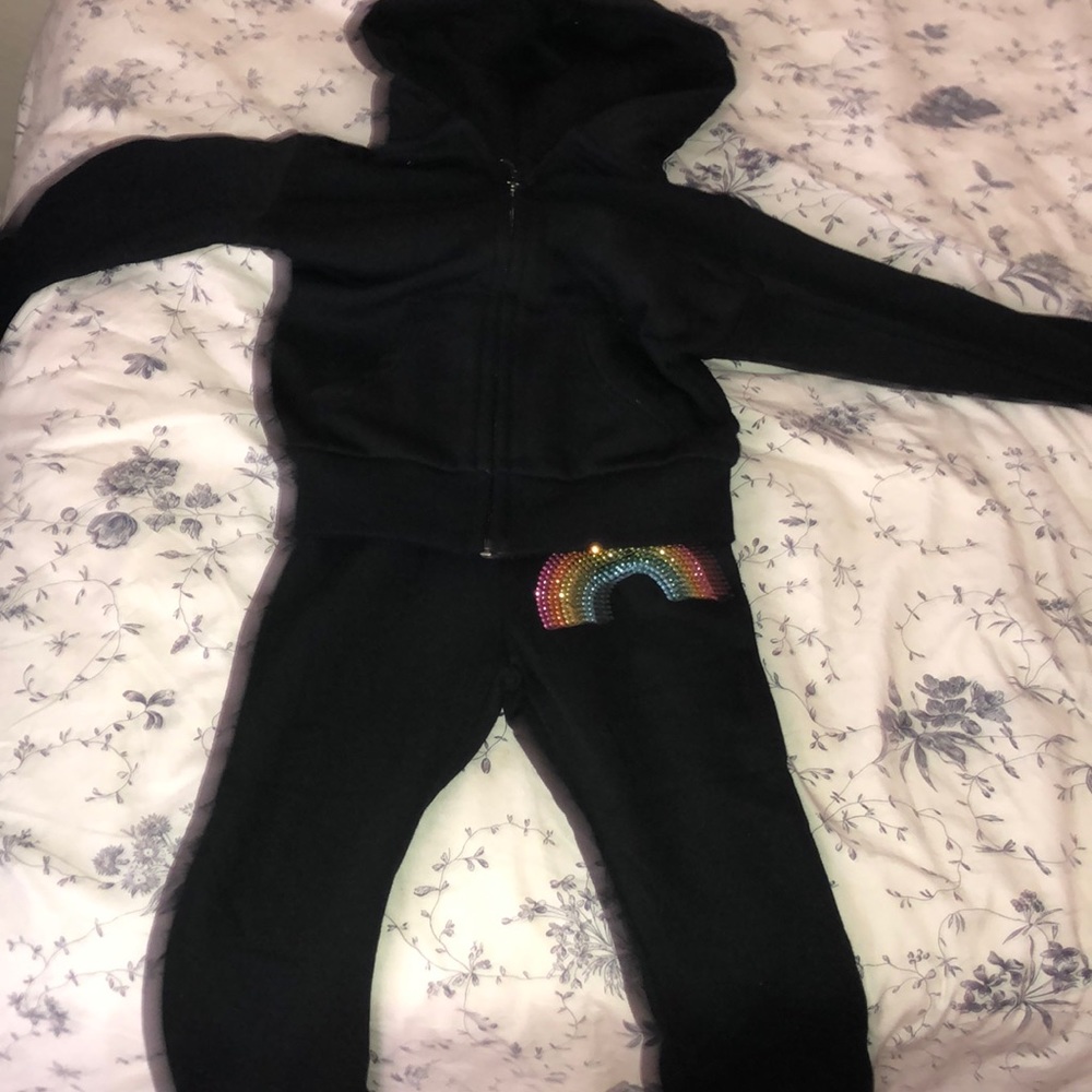 Selling a kids sweater and sweatpants - Picture 2 of 2